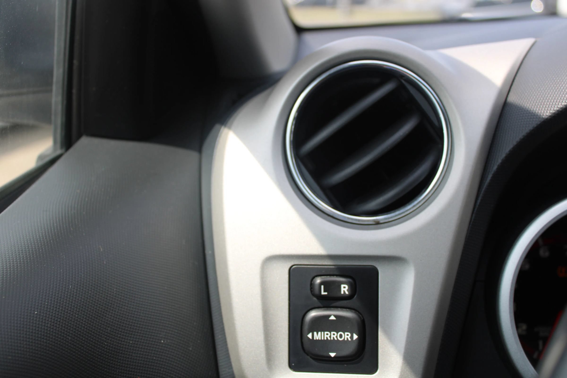 Used 2009 Toyota Matrix S w/ Preferred Accessory Pkg FWD image 18