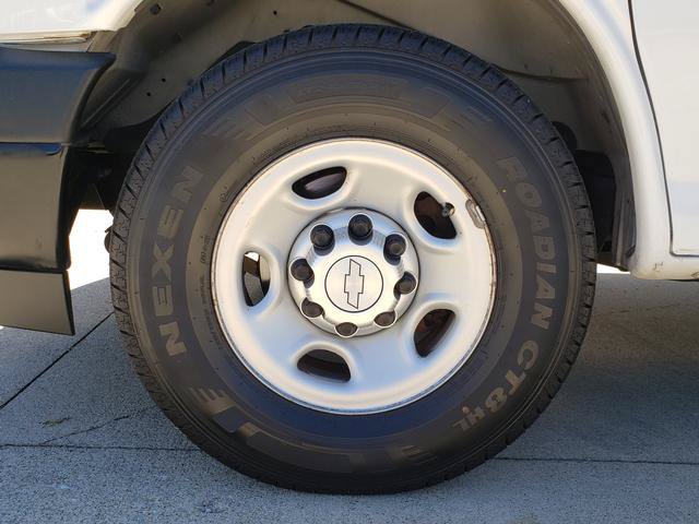 Used 2018 Chevrolet Express 2500 w/ Driver Convenience Package RWD image 26
