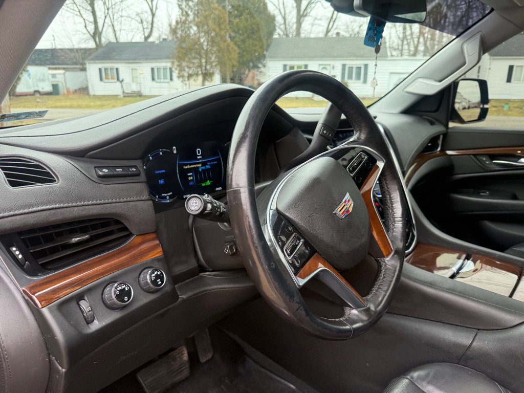 Used 2020 Cadillac Escalade Luxury w/ Escalade Sport Edition image 15