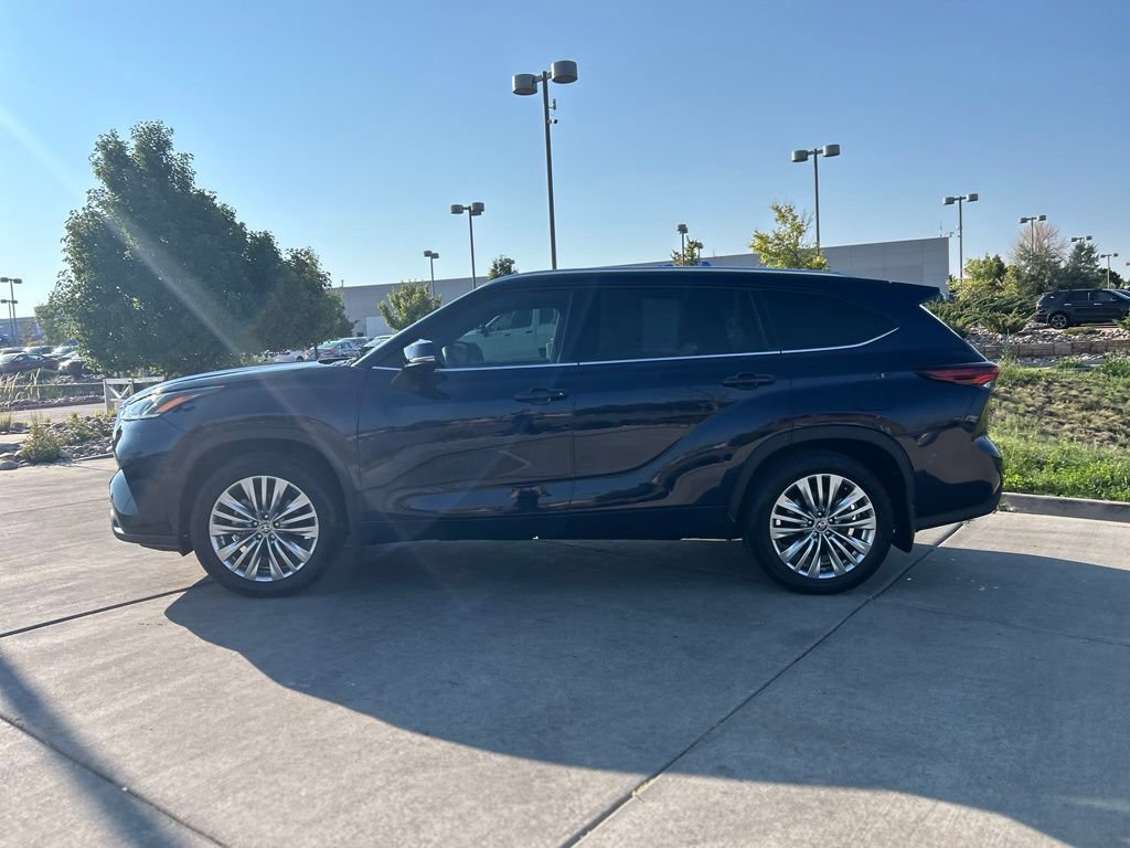 Used 2026 Toyota Highlander Platinum AWD/4WD image 4