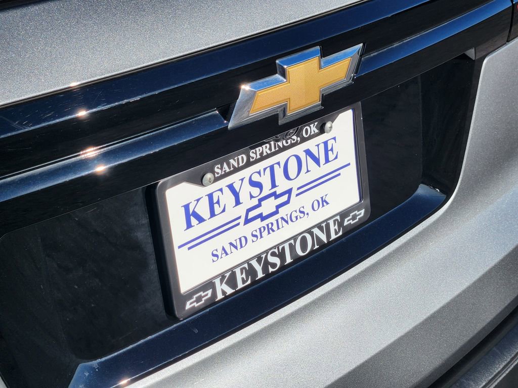 Used 2025 Chevrolet Traverse LT image 11