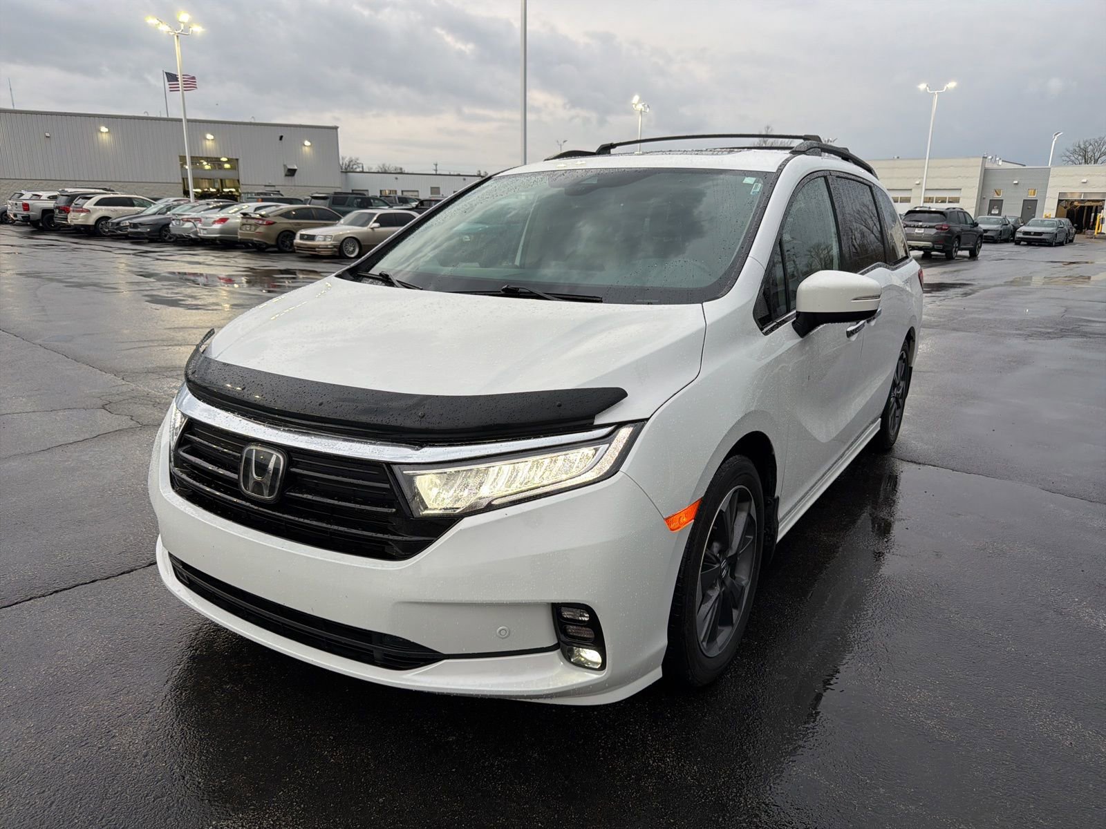 Used 2023 Honda Odyssey Elite image 2