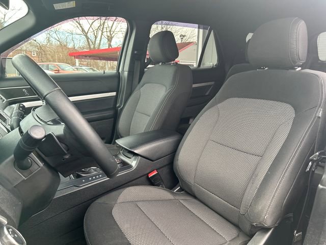 Used 2017 Ford Explorer XLT image 10