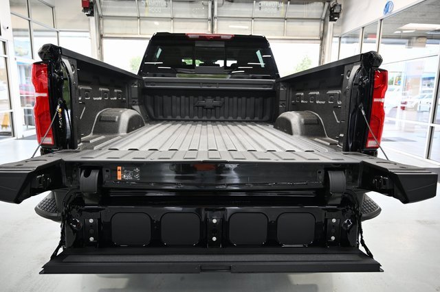 New 2026 Chevrolet Silverado 2500 ZR2 w/ LPO, Dark Essentials Package image 9
