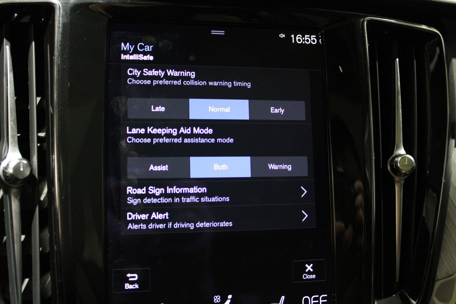 Used 2021 Volvo V60 T5 Cross Country w/ Climate Package image 32