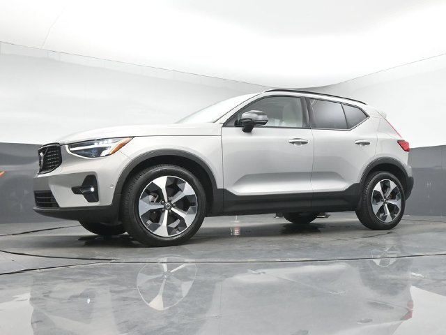Used 2024 Volvo XC40 B5 Plus AWD/4WD image 37