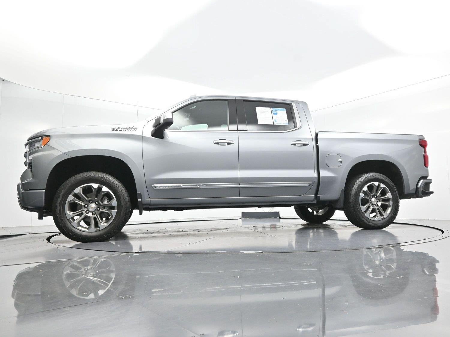Used 2025 Chevrolet Silverado 1500 High Country w/ Technology Package AWD/4WD image 48