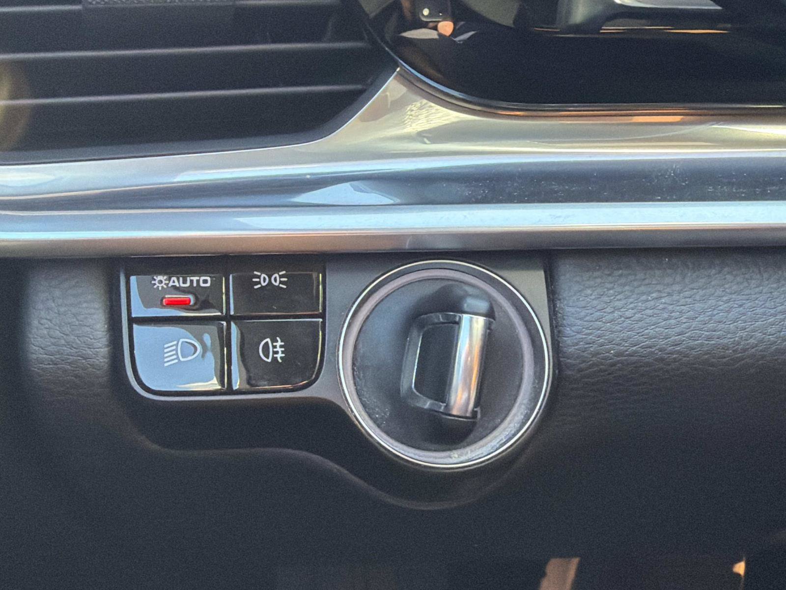 Used 2019 Porsche Panamera 4 AWD/4WD image 30