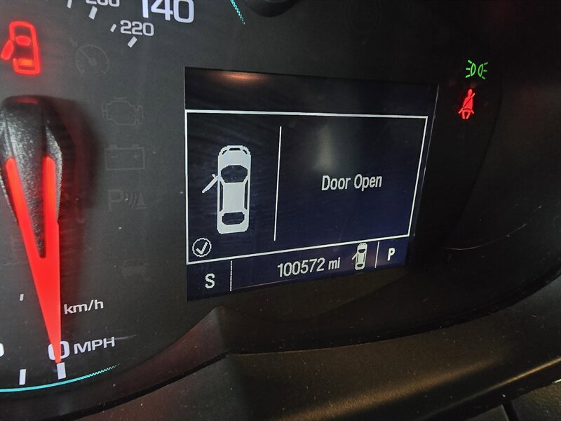 Used 2018 Chevrolet Trax LT w/ Sun & Sound Package FWD image 24
