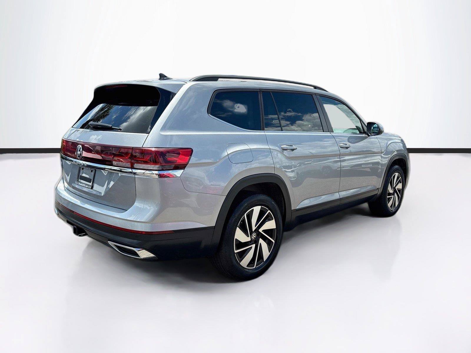 Used 2025 Volkswagen Atlas SE FWD image 7