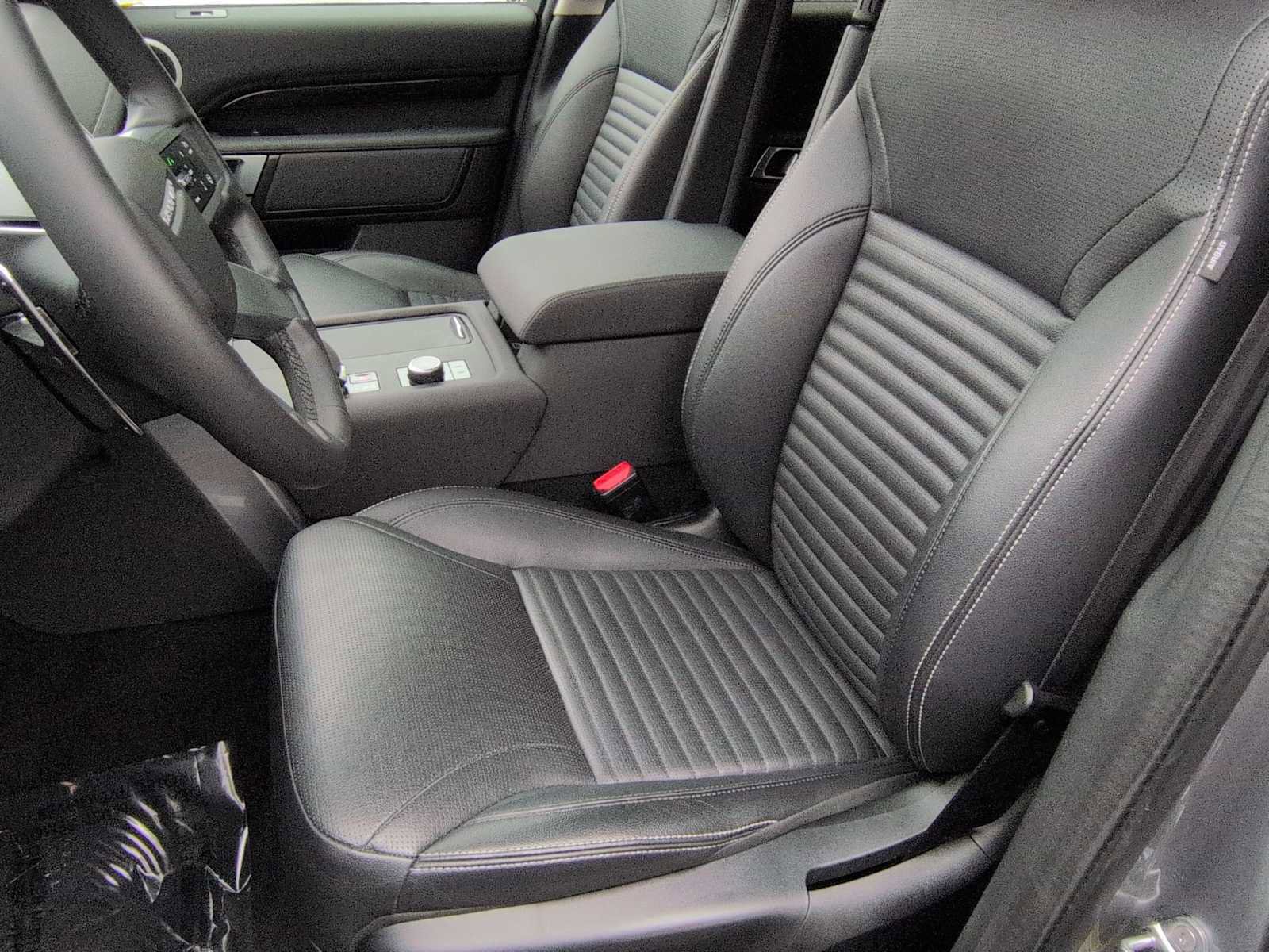 Used 2024 Land Rover Discovery S image 16