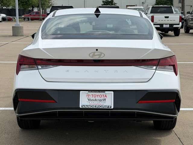 Used 2025 Hyundai Elantra SEL image 5