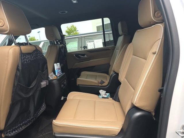 Used 2023 Chevrolet Suburban Premier AWD/4WD image 9
