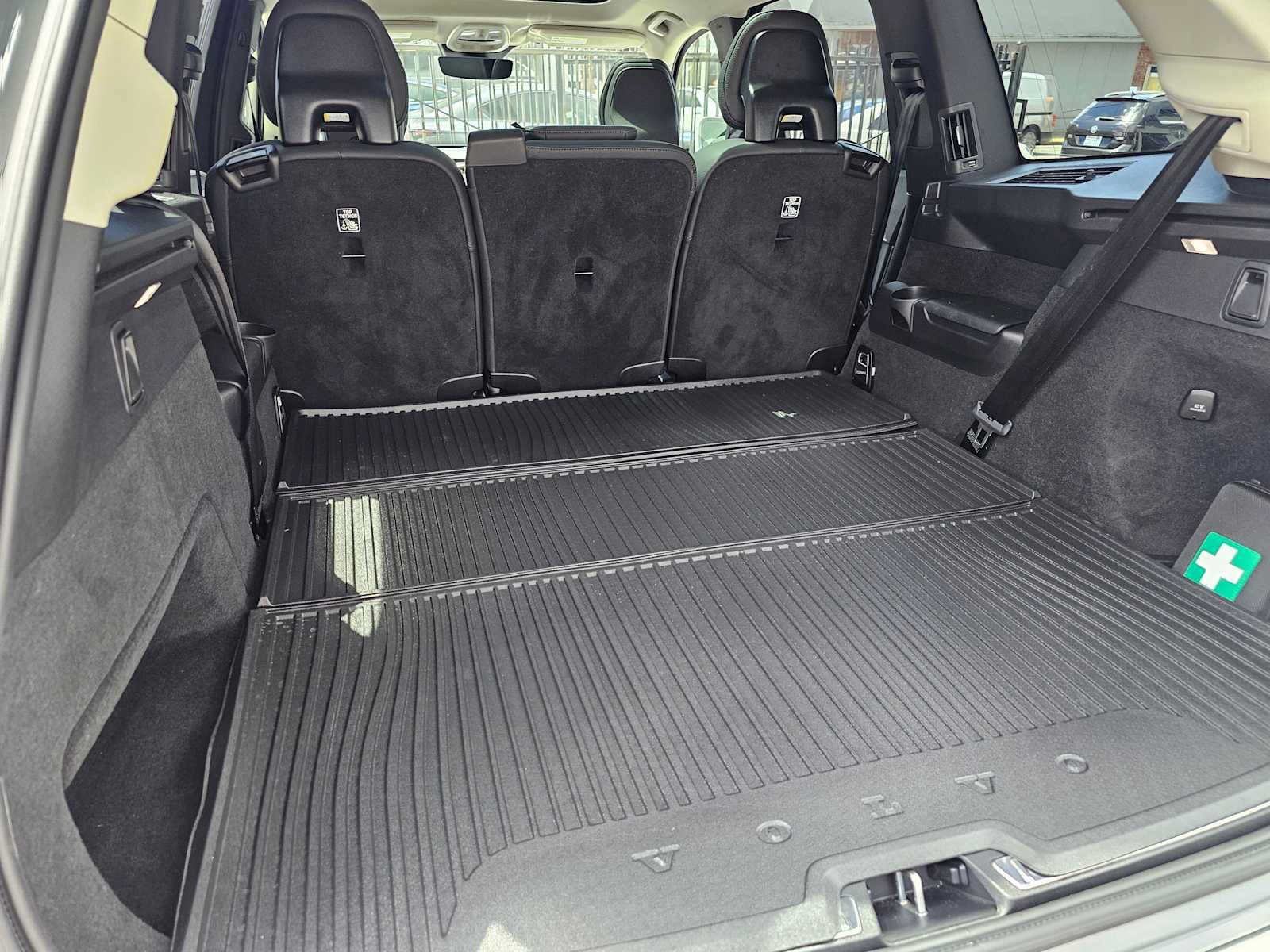 Certified 2025 Volvo XC90 T8 Plus w/ Protection Package Premier AWD/4WD image 16