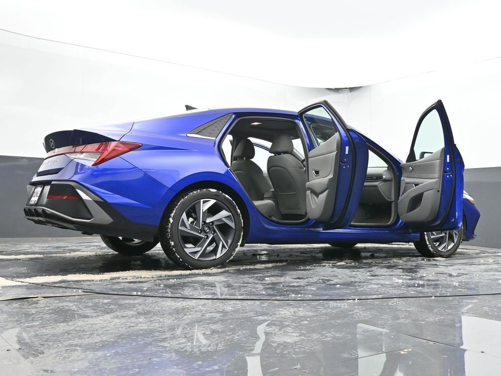 Used 2025 Hyundai Elantra SEL image 94