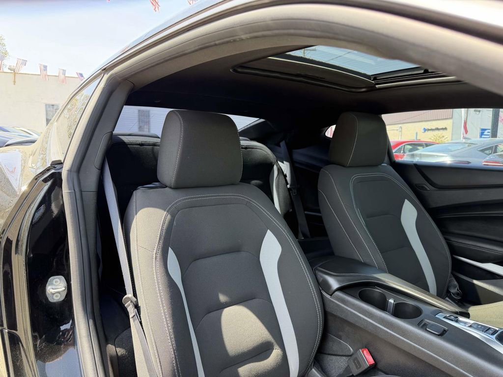 Used 2018 Chevrolet Camaro SS RWD image 11