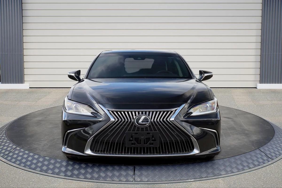Used 2020 Lexus ES 350 w/ Premium Package FWD image 2