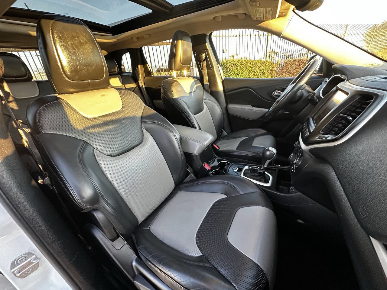 Used 2014 Jeep Cherokee Limited w/ Technology Group image 7