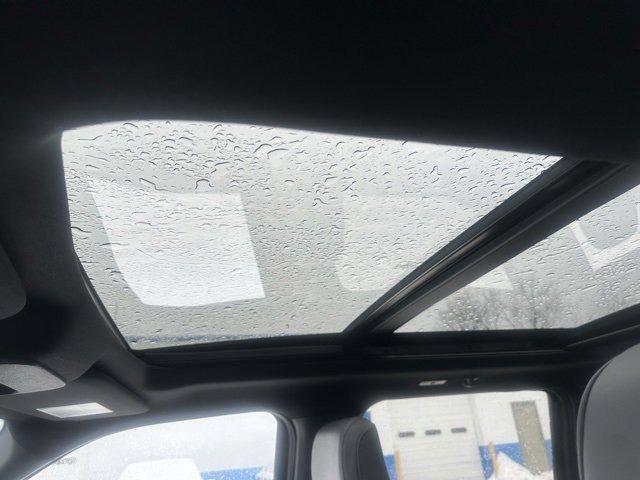 Used 2024 Ford F150 Lightning Lariat image 9