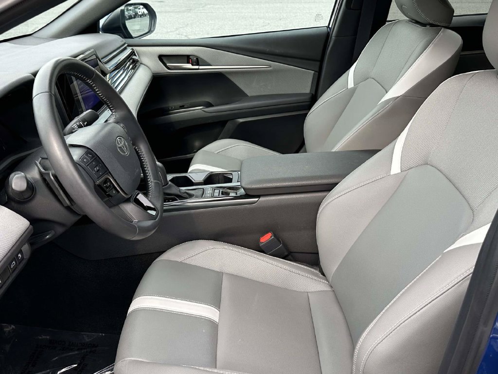 Used 2025 Toyota Camry SE w/ Convenience Package AWD/4WD image 15