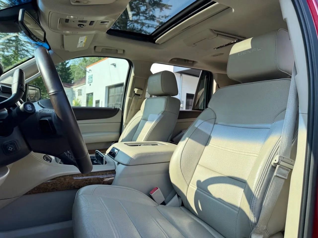 Used 2015 GMC Yukon Denali w/ Touring Package image 21