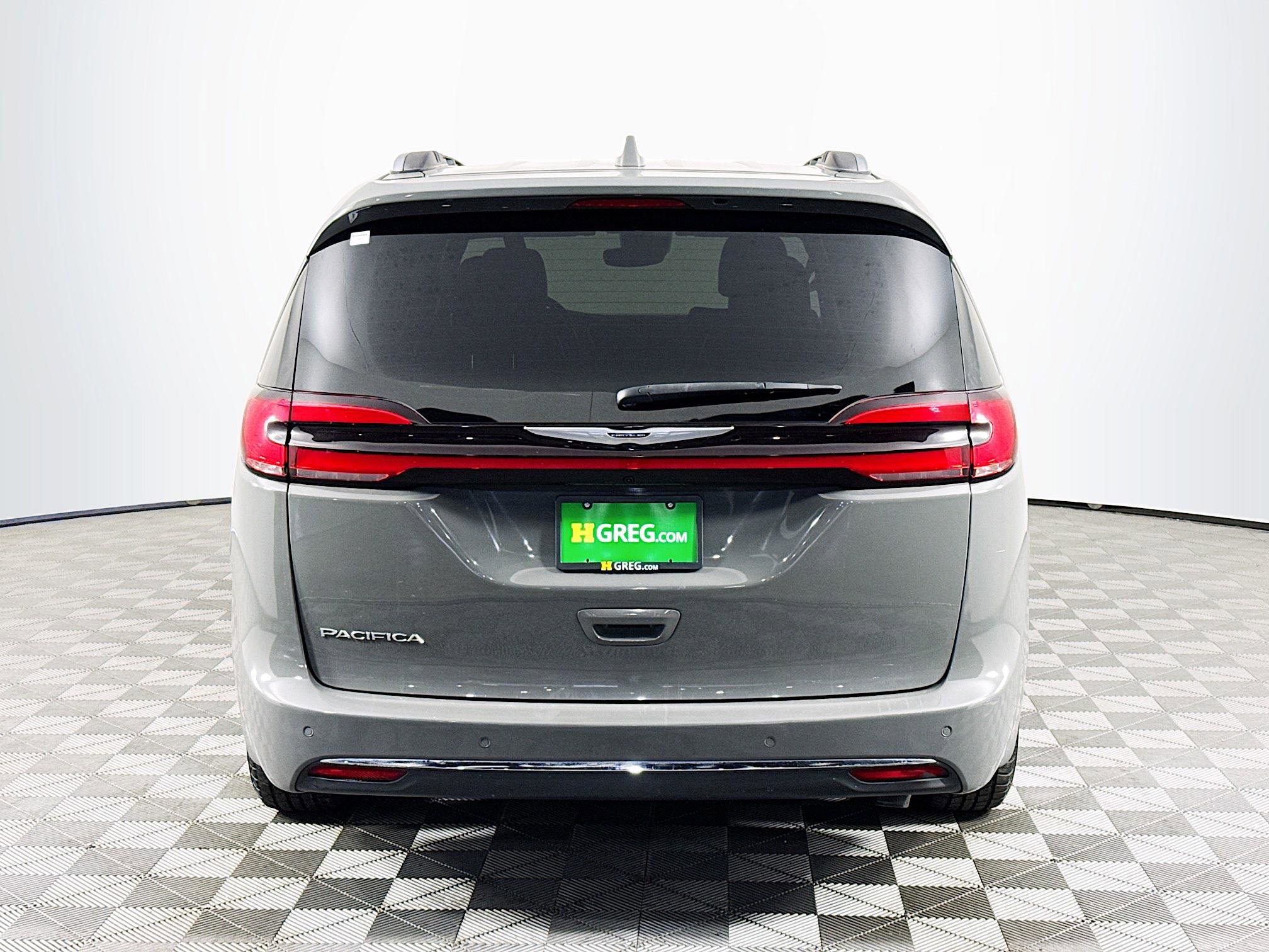 Used 2021 Chrysler Pacifica Touring-L image 8