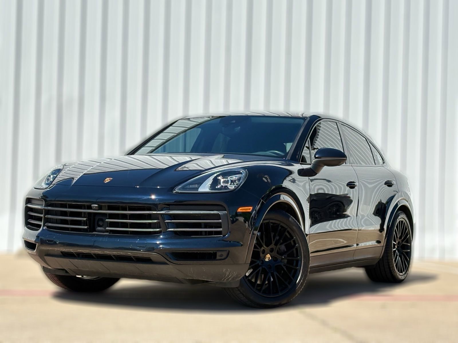 Used 2023 Porsche Cayenne Coupe AWD/4WD image 2