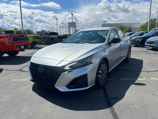 Used 2024 Nissan Altima 2.5 SV FWD image 5