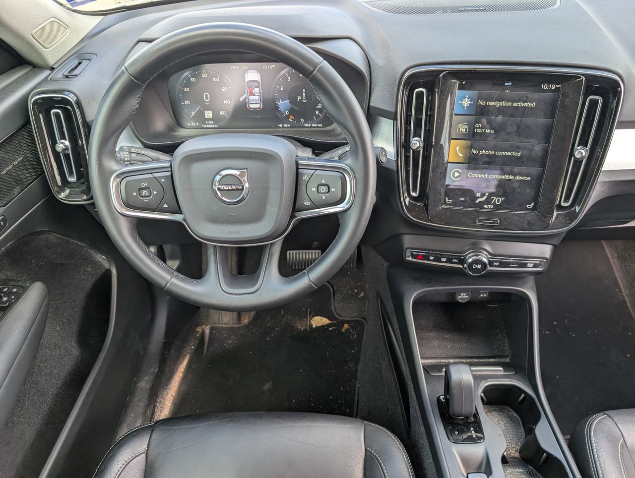 Used 2022 Volvo XC40 T4 Momentum image 10