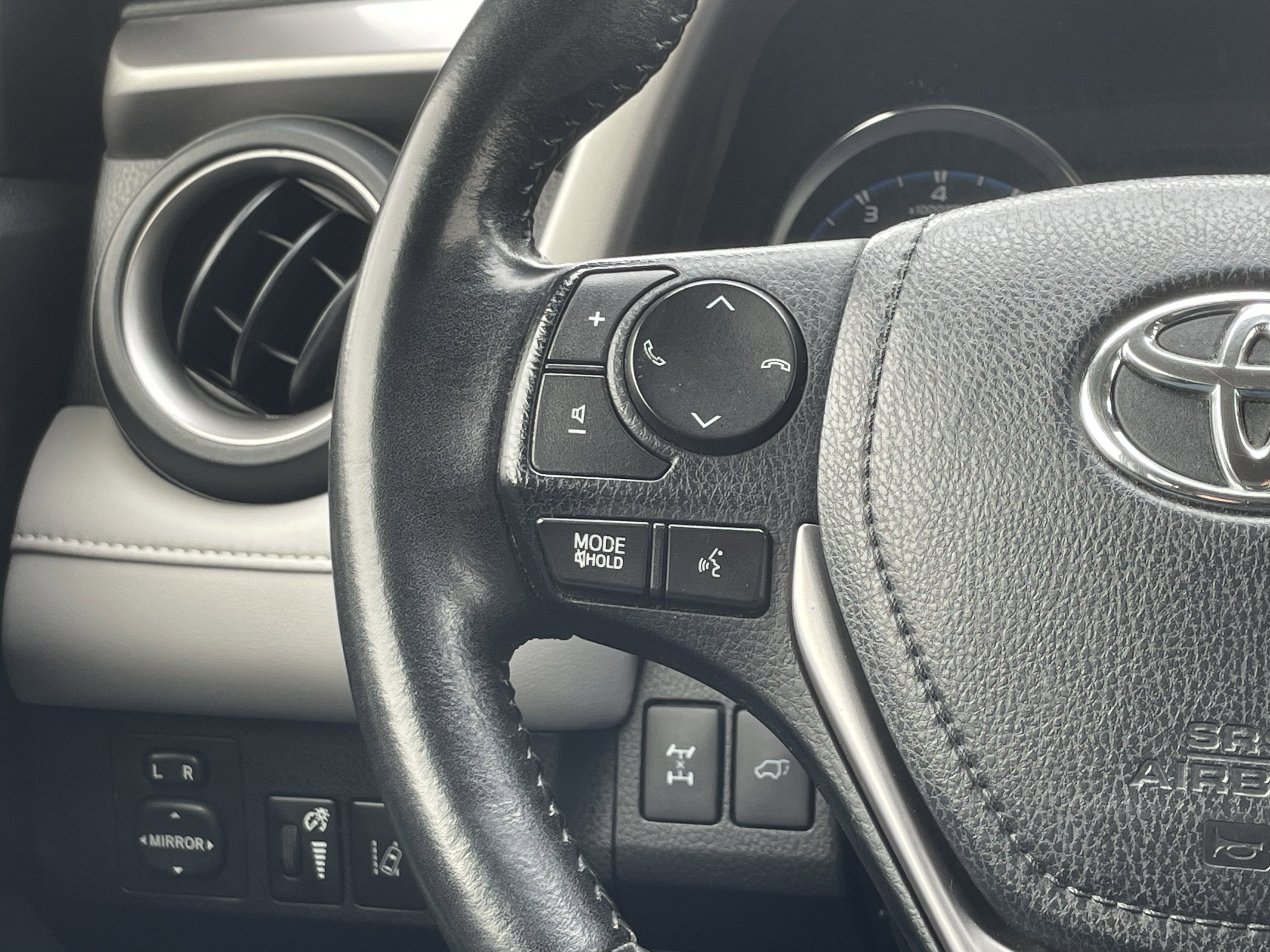 Used 2017 Toyota RAV4 Limited w/ Advanced Technology Package image 18