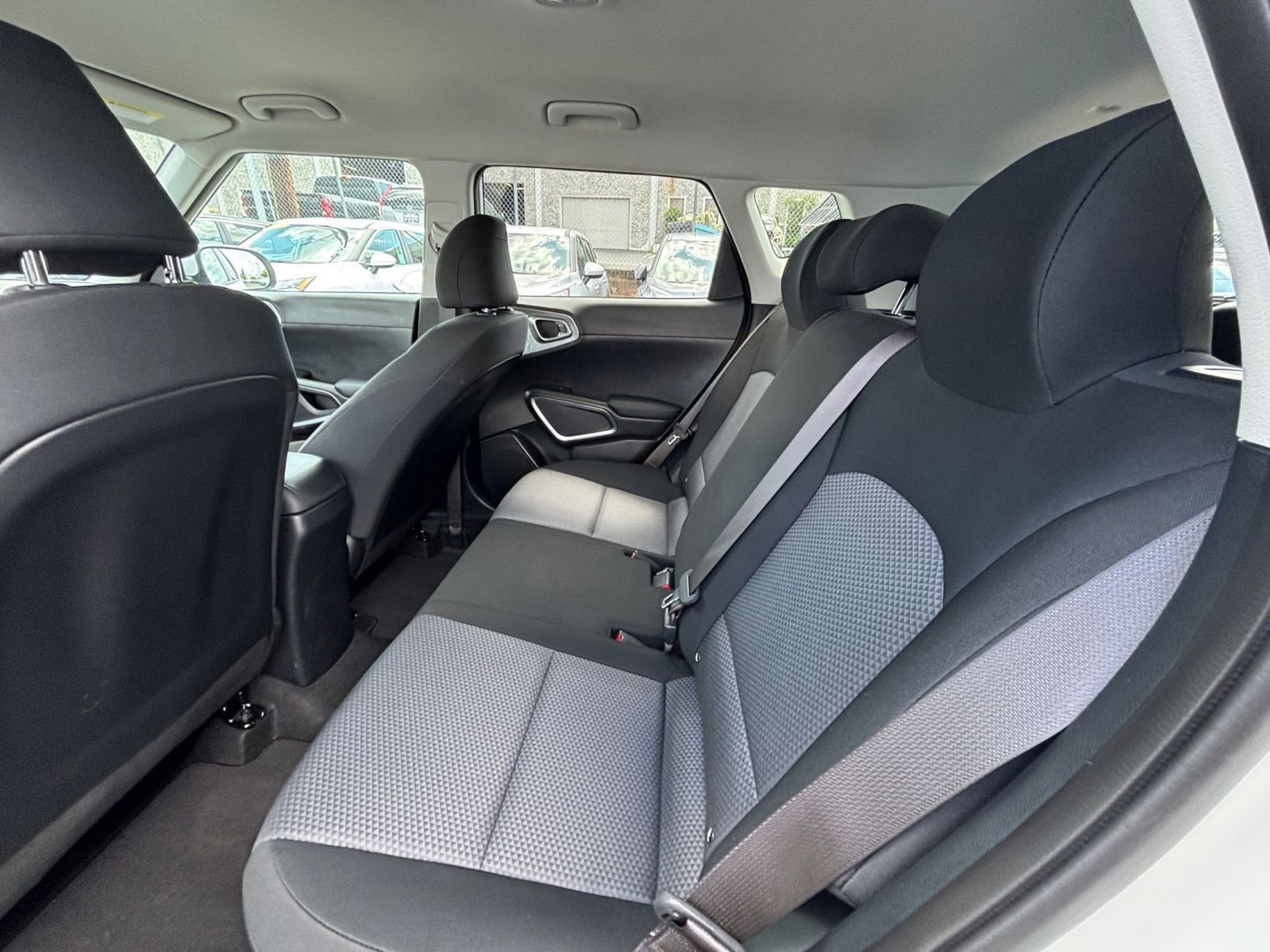 Used 2025 Kia Soul LX w/ LX Technology Package FWD image 23