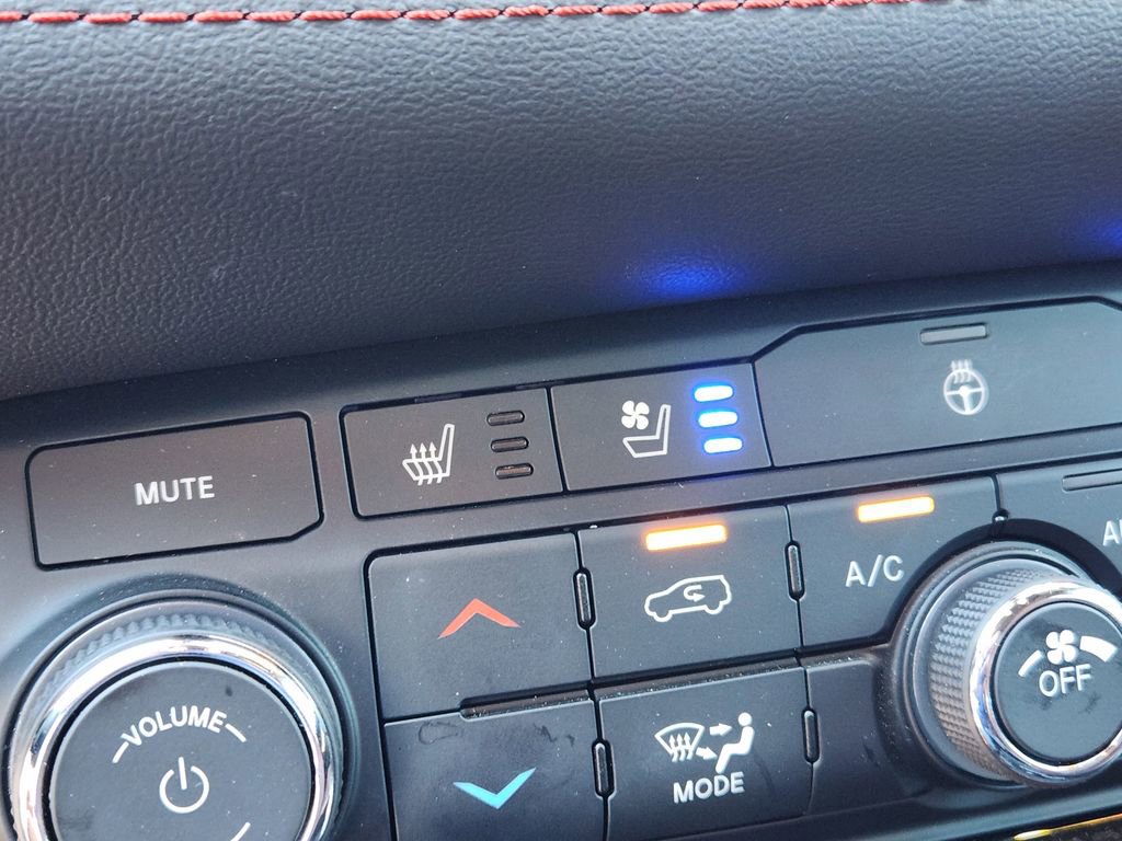 Certified 2025 Dodge Durango GT image 26
