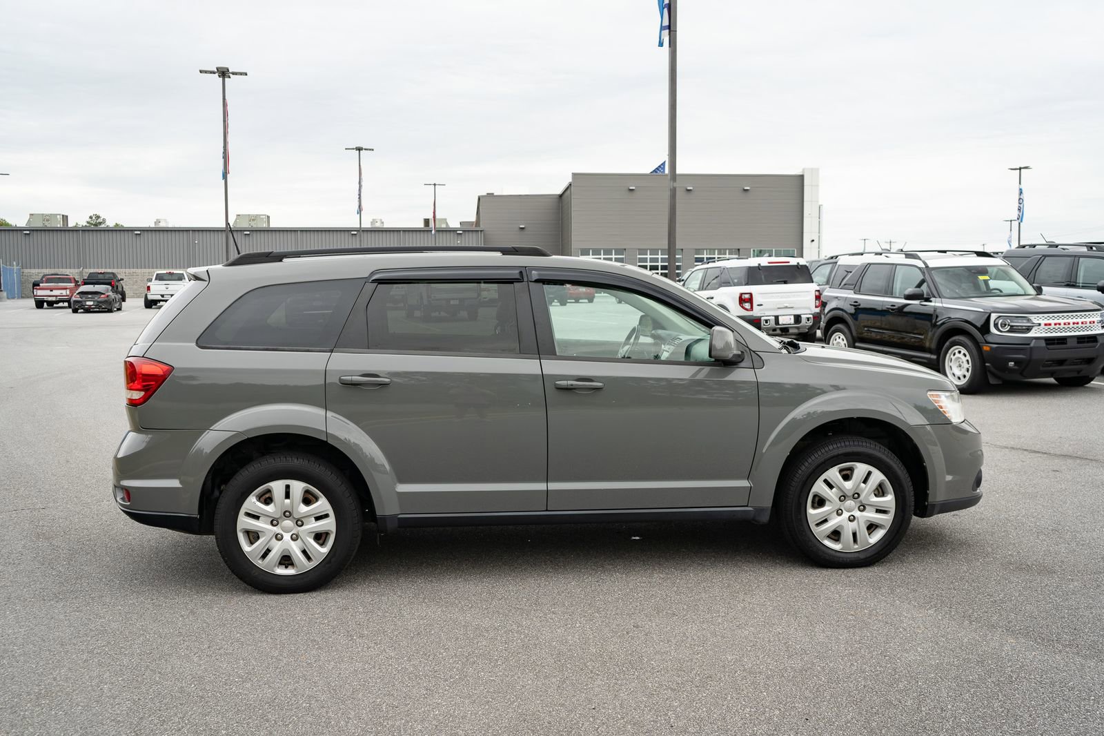 Used 2019 Dodge Journey SE w/ Safe & Sound Group FWD image 11