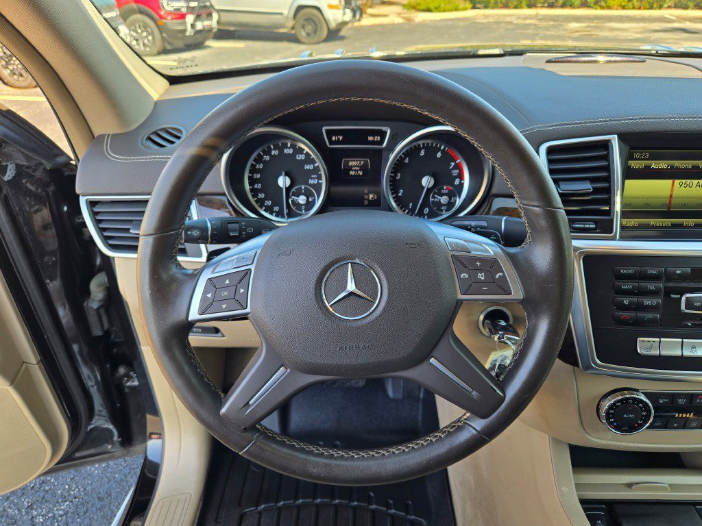 Used 2014 Mercedes-Benz GL 450 4MATIC image 34
