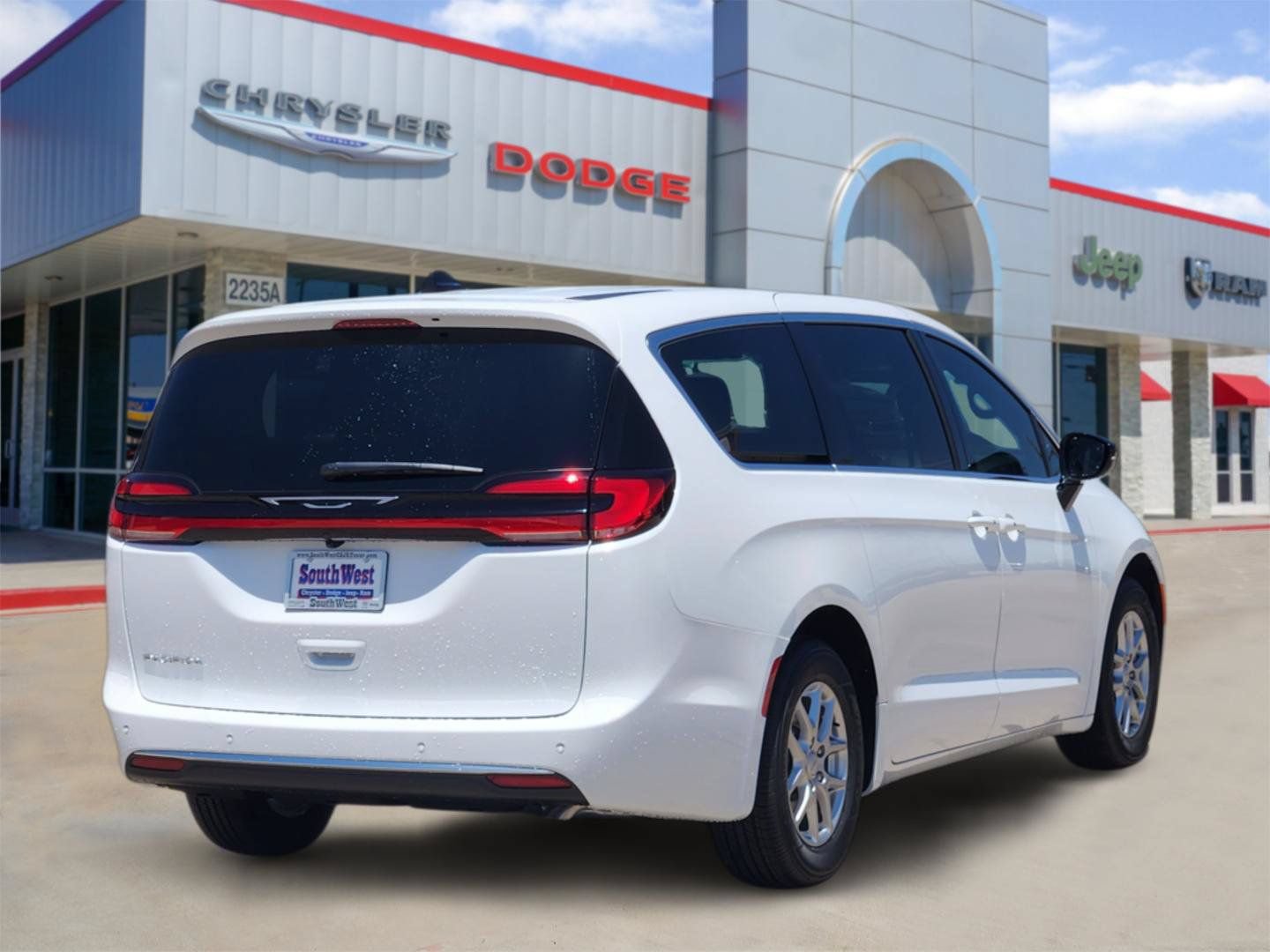 New 2027 Chrysler Pacifica Select w/ Family Tech Group FWD image 5