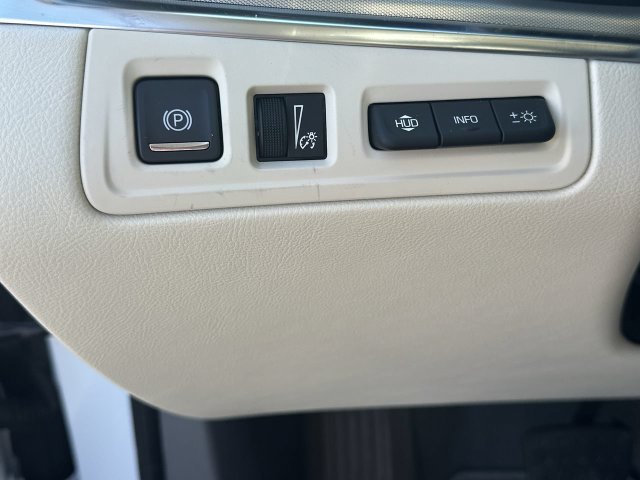 Used 2022 Cadillac XT5 Premium Luxury w/ Technology Package FWD image 18