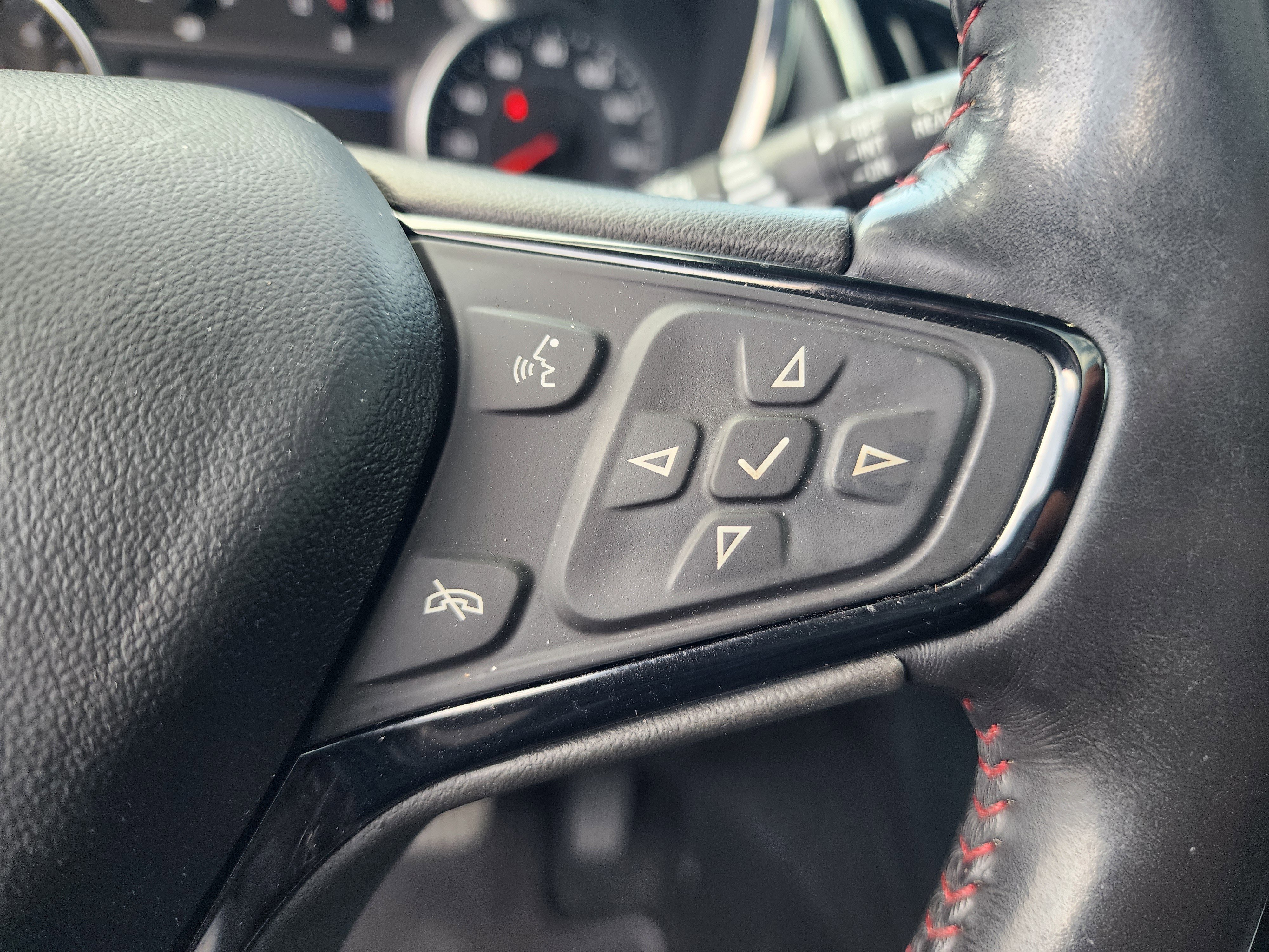 Used 2022 Chevrolet Equinox RS w/ RS Leather Package image 30