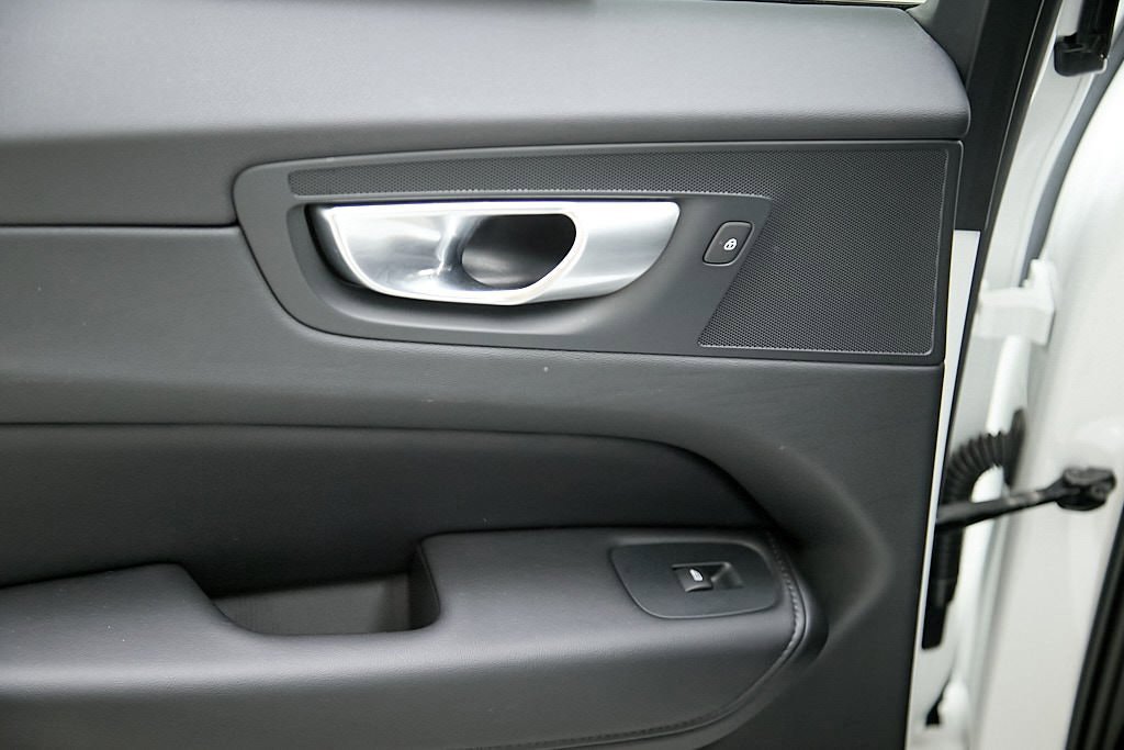 Certified 2023 Volvo XC60 T8 Plus image 19