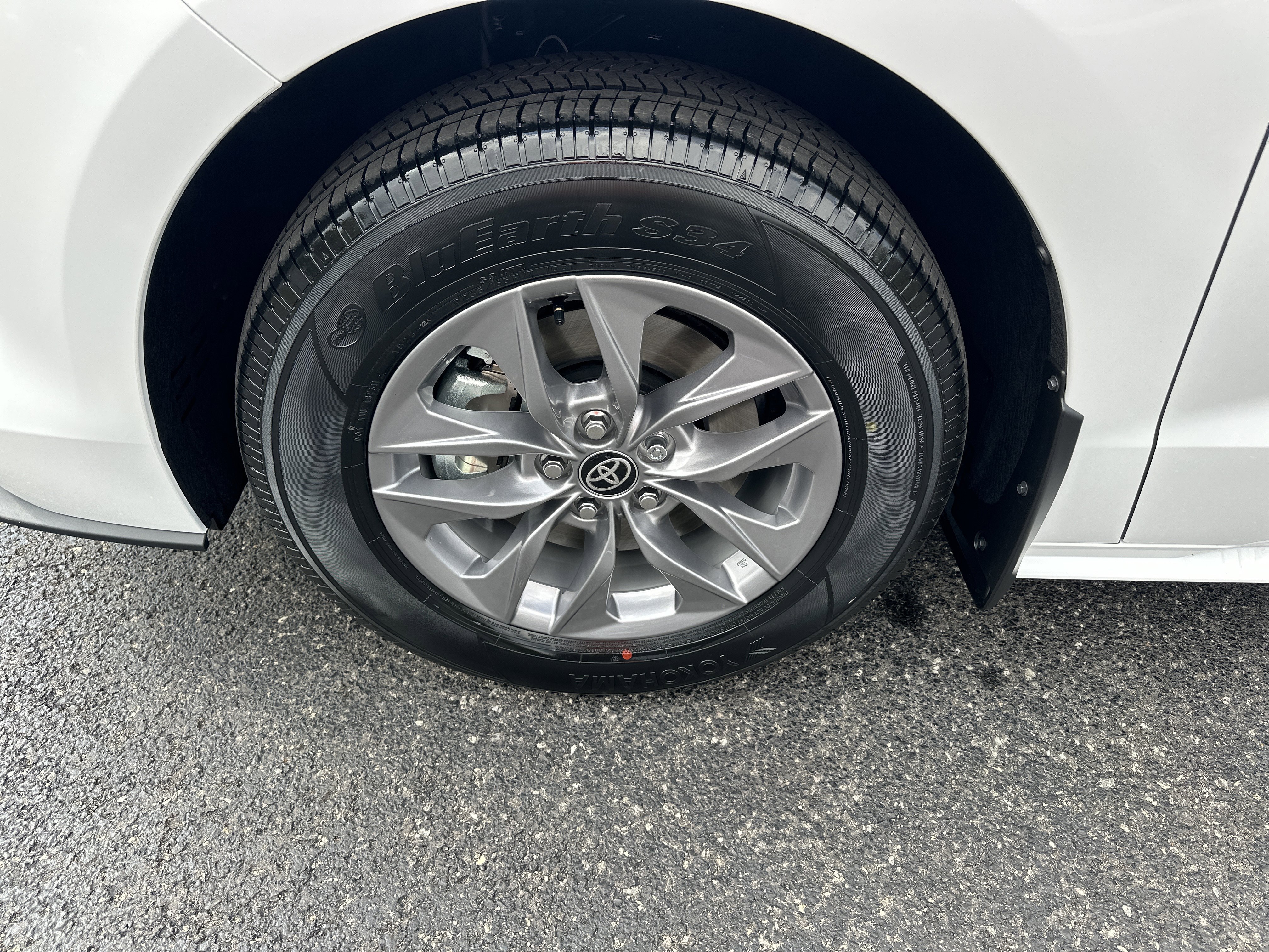 New 2025 Toyota Sienna LE image 30