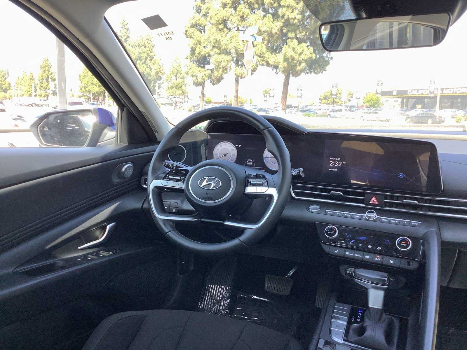 Used 2023 Hyundai Elantra SEL w/ Convenience Package FWD image 25
