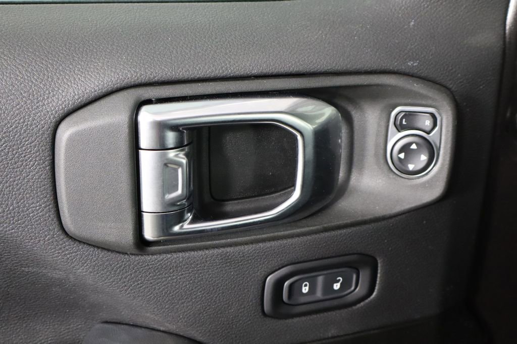 Used 2025 Jeep Wrangler Unlimited Sahara w/ Safety Group image 22