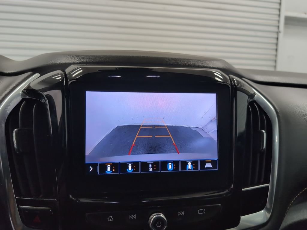 Used 2021 Chevrolet Traverse LT w/ LT Premium Package image 17