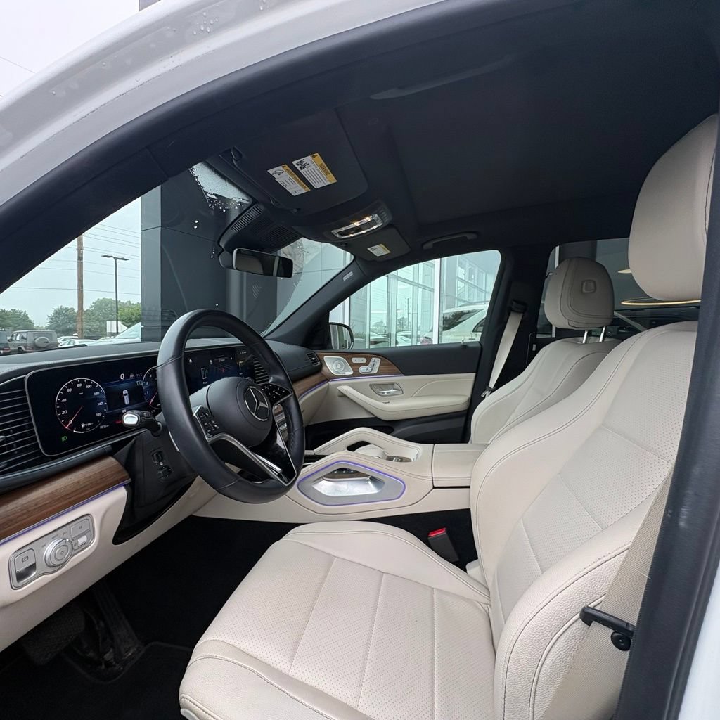 Used 2024 Mercedes-Benz GLS 450 4MATIC image 11
