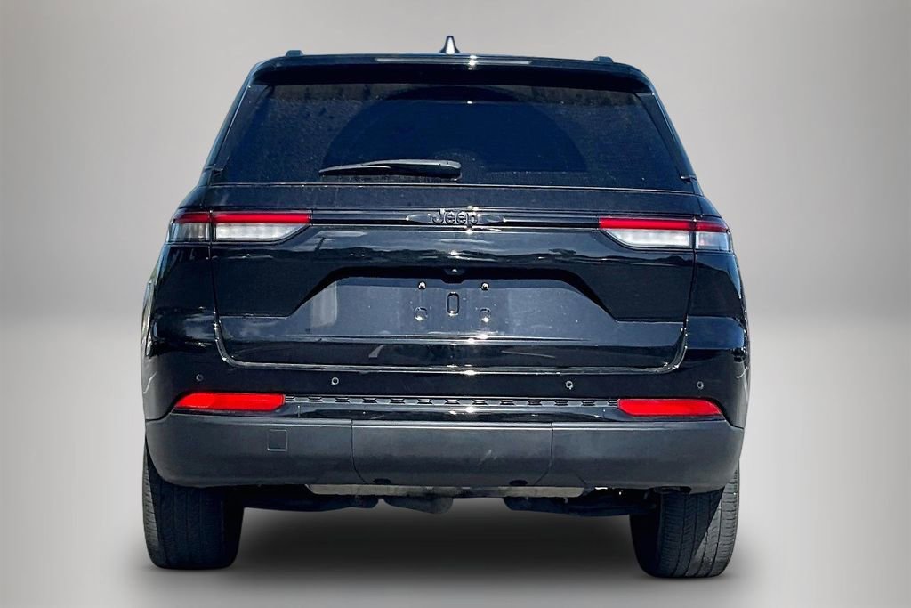 Used 2022 Jeep Grand Cherokee Altitude RWD image 6