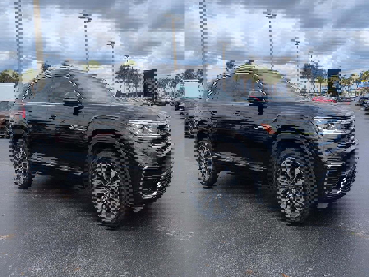 Used 2023 Volkswagen Atlas Cross Sport SEL Premium R-Line AWD/4WD image 2