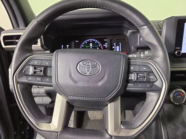 Used 2025 Toyota 4Runner SR5 AWD/4WD image 22