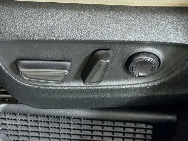 Used 2023 Toyota Sienna Limited image 12