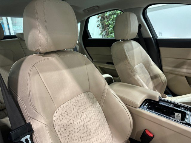 Used 2017 Jaguar XF Prestige RWD image 50