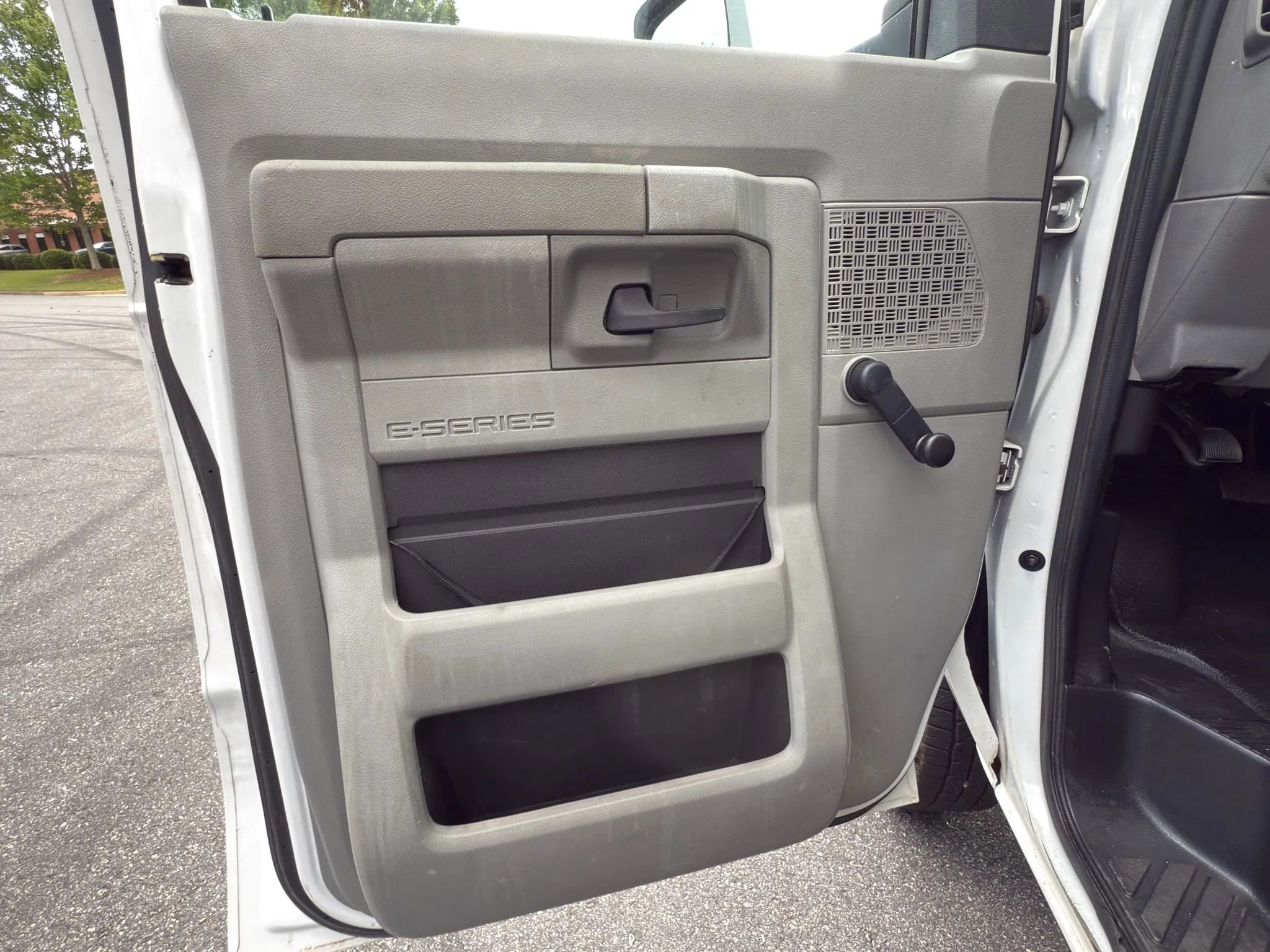 Used 2016 Ford E-350 and Econoline 350 Super Duty image 10