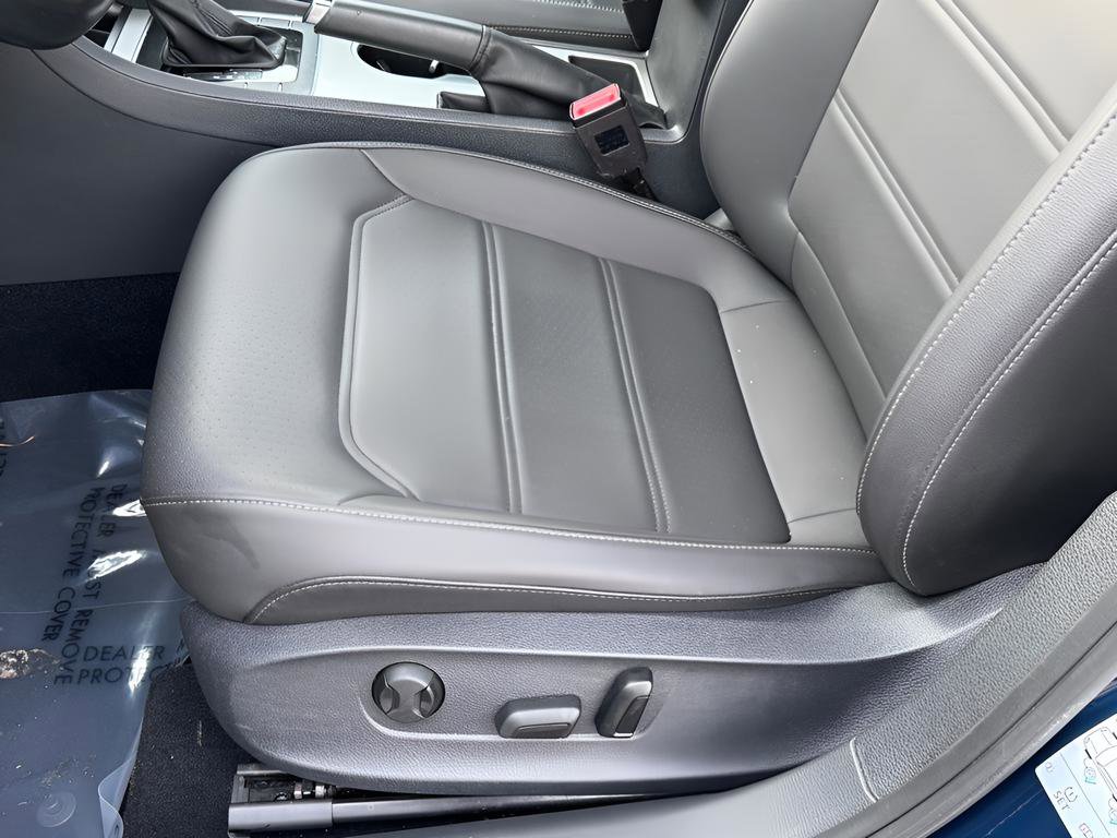 Used 2022 Volkswagen Passat 2.0T R-Line image 28